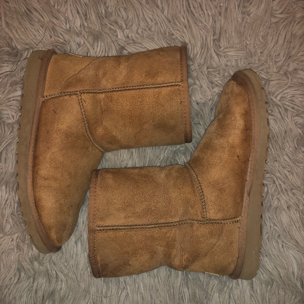 Tan Uggs